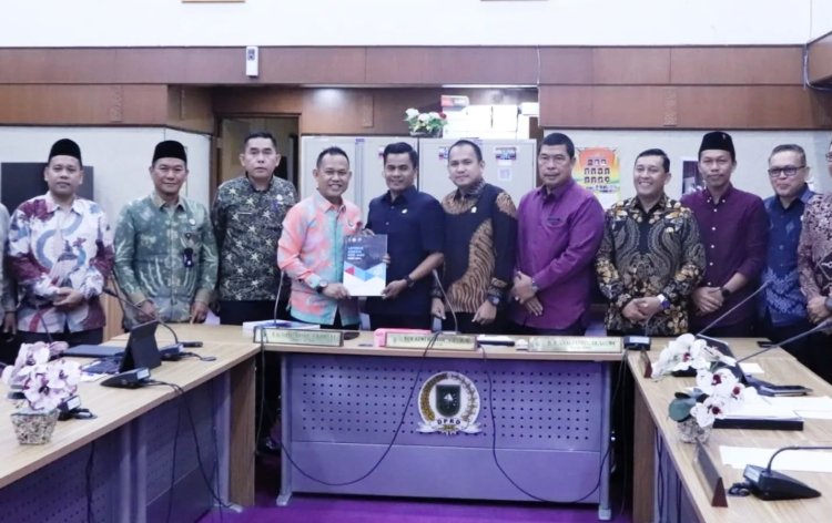 Wakil Ketua III DPRD Riau Budiman Lubis Dampingi Komisi I Rapat Dengar Pendapat Bersama KPID Riau