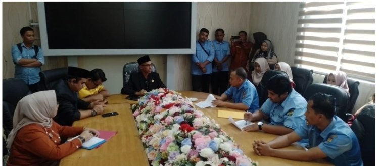 Sampaikan Pilu ke DPRD, Ratusan Honorer Kampar Merasa Habis Manis Sepah Dibuang