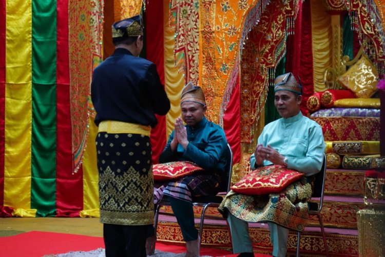 LAM Inhil Tepungtawari  Gubernur Riau Abdul Wahid