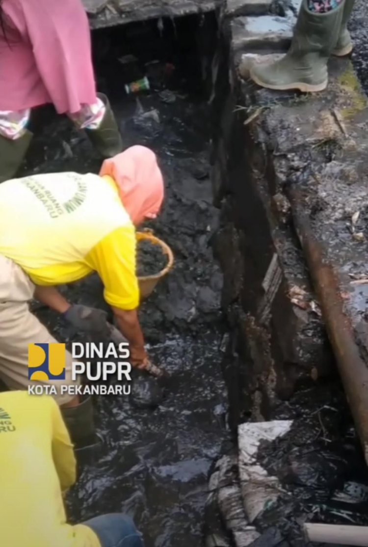 Drainase Sekitar Pasar Bawah Dipenuhi Sampah, Jadi Penyebab Banjir Saat Hujan dengan Intensitas Tinggi