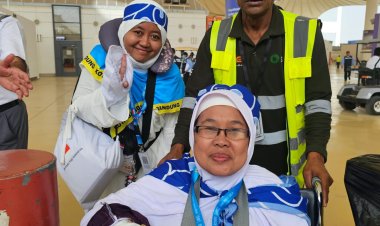 Kisah Keluarga Penjual Rampe di Cisadas Naik Haji Tahun Ini, Susanti Triapriyanti Temani Sang Ibu