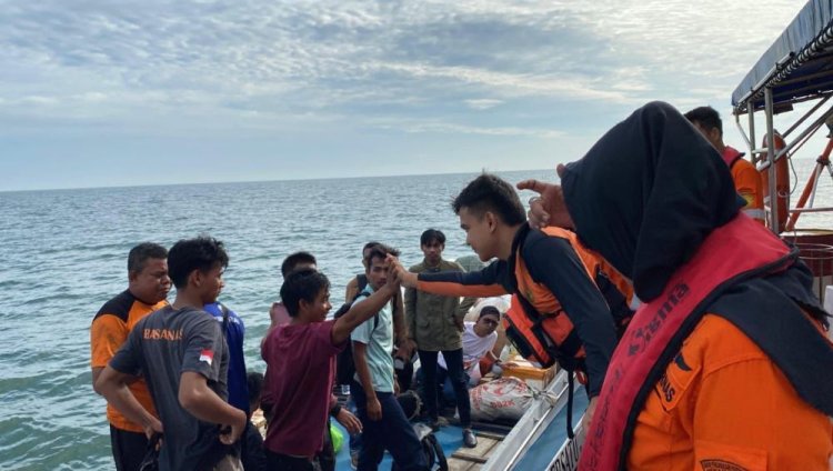 Kapal Motor Ade Putra Tenggelam di Selat Malaka, Tim SAR Temukan 5 Korban Selamat
