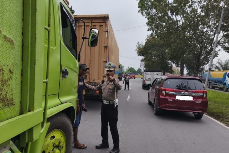 76 Kendaraan Terjaring Razia Zero ODOL dan Accident di Jalan SM Amin Pekanbaru