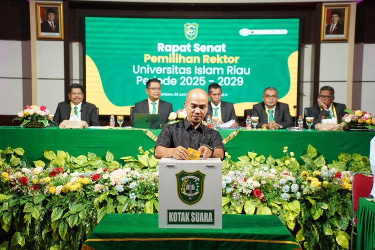 Assoc Prof Dr Admiral SH MH Resmi Terpilih Sebagai Rektor UIR Periode 2025-2029