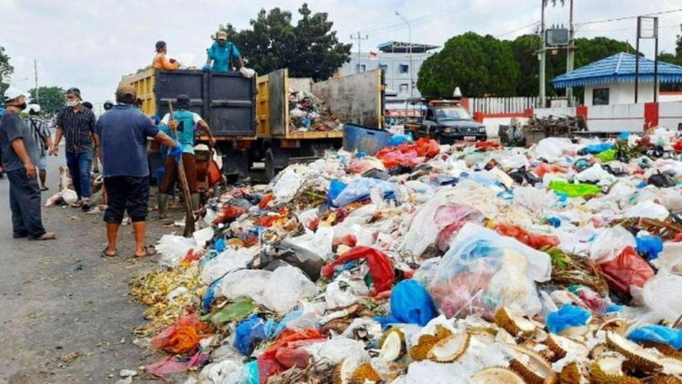 LPS di 83 Kelurahan Wajib Angkut Sampah Dua Hari Sekali, Di Kawasan Pasar Cik Puan Pekanbaru Ada Trans Depo Sampah