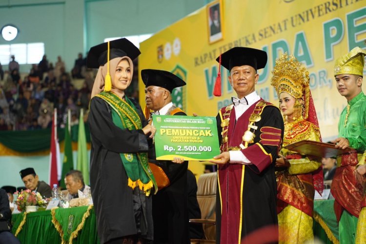 UIR Wisuda 1.008 Lulusan, Rektor Bangga Ada Alumni Jadi Kepala Daerah