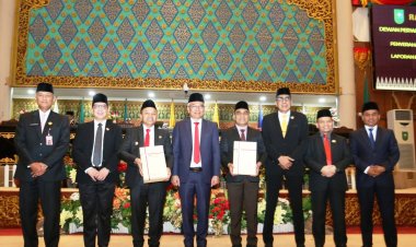 Ketua DPRD dan Gubernur Riau Terima LHP Atas LKPD Riau 2024 dari BPK RI