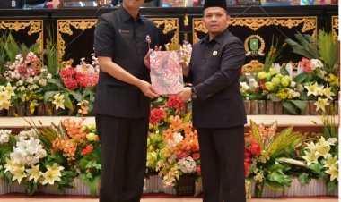 Serahkan Laporan Reses Masa Sidang II Tahun 2025, Ahmad Tarmizi Pimpin Rapat Paripurna DPRD Riau