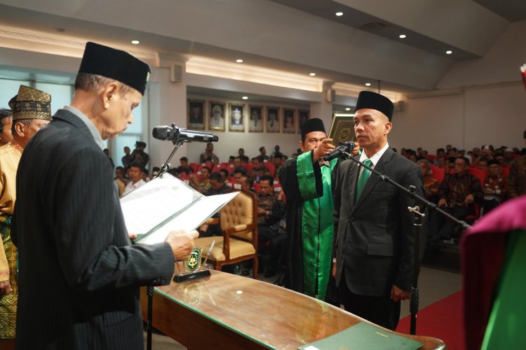 Assoc Prof Dr Admiral SH MH Resmi Dilantik sebagai Rektor UIR 2025 - 2029