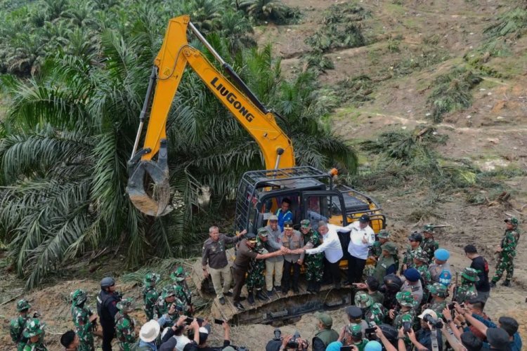 Danrem 031/Wira Bima Musnahkan Sawit Ilegal di Taman Nasional Tesso Nilo