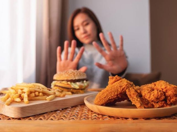 5 Makanan yang Bisa Melemahkan Fungsi Otak, Baiknya Hindari!