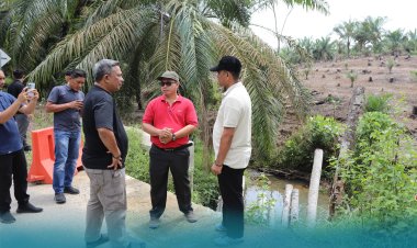 Bupati Rohul Janji Perbaiki Turap Penghubung Desa Marga Mulya ke Sungai Salak