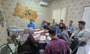 Kejati Riau Limpahkan Tersangka dan BB Kasus Korupsi Proyek Pelabuhan Lukit ke JPU Tipikor Meranti