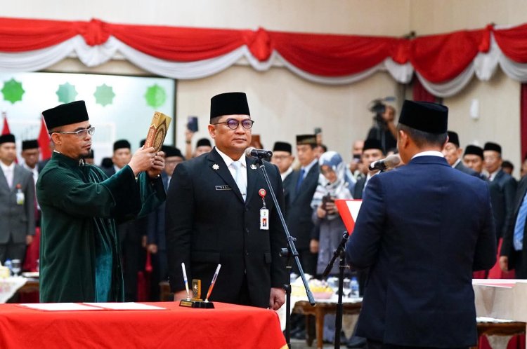 Gubri Resmi Lantik Syahrial Abdi Sebagai Sekdaprov Riau