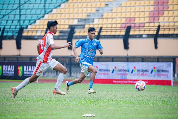 Kampar Darul FA Juara Piala Gubernur Riau 2025, Destrayani Bibra Terima Penghargaan Sebagai Tokoh Sepakbola
