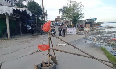 Badan Jalan Griya Parit Tujuh Inhil Retak-retak, Satlantas Tutup Total untuk Kendaraan Besar dan Roda Empat