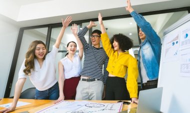 Gen Z Bikin Fenomena Baru, Tak Peduli Naik Jabatan-Pilih Pindah Kerja