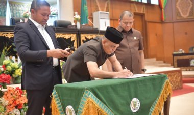 Pemprov Riau Fokus Lunasi Utang Rp1,7 Triliun, Nota KUA-PPAS Perubahan Disepakati