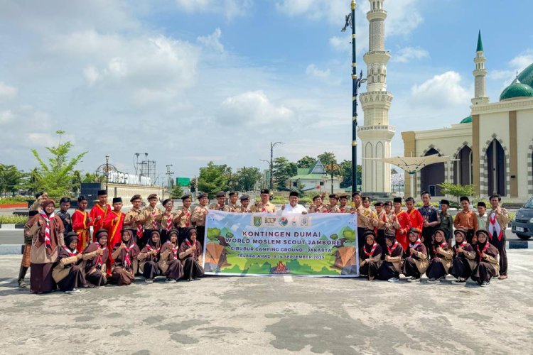 Wawako Sugiyarto Lepas Kontingen Jambore Pramuka Muslim Dunia 2025 di Halaman Dumai Islamic Center