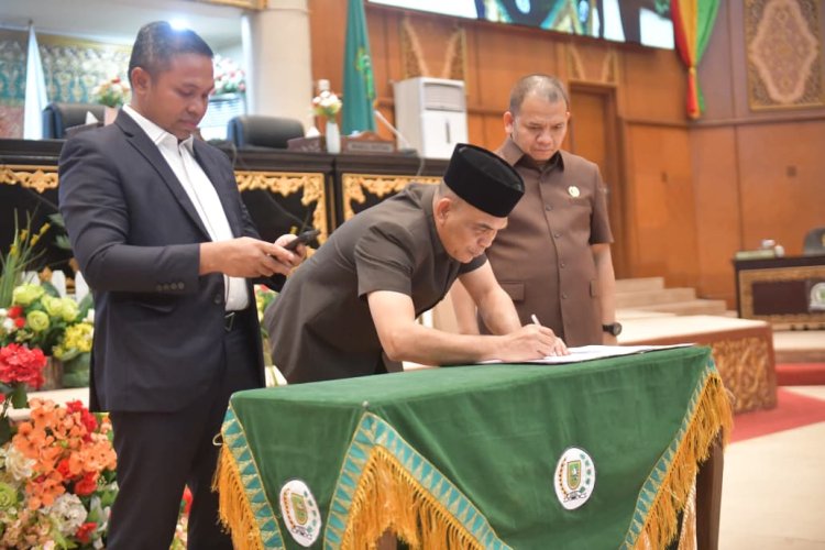 Pemprov Riau Fokus Lunasi Utang Rp1,7 Triliun, Nota KUA-PPAS Perubahan Disepakati
