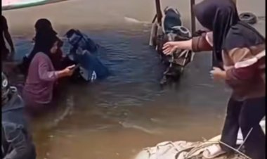 Angkut 18 Orang Penumpang dan 9 Sepeda Motor, Rakit Penyeberangan di Sungai Rokan Tenggelam