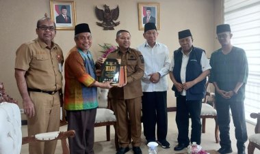 Lembaga Adat Melayu Riau Serahkan Naskah Akademik Daerah Istimewa Riau Kepada Gubri Abdul Wahid