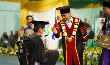 UIR Wisuda 2.563 Mahasiswa Periode III Tahun 2025 