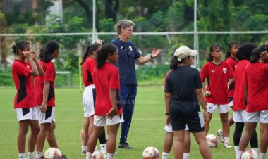 Timo Scheunemann Minta Pemain Timnas Putri U-17 Indonesia Belajar dan Bangkit, Gagal Lolos ke Piala Asia Putri U-17 2026