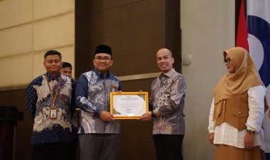 UIR Raih Dua Penghargaan sebagai Pengelolaan Media Sosial dan Laman Terbaik