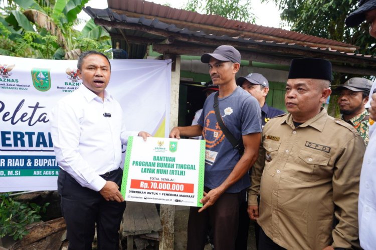 Mata Kaswadi Berkaca-kaca Saat Rumahnya Dapat Bantuan Gubri Abdul Wahid, Bertransformasi Jadi Rumah Layak Huni