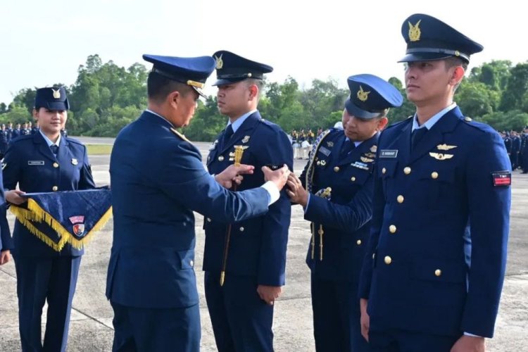 135 Personel Lanud Roesmin Nurjadin Pekanbaru Naik Pangkat, Danlanud Marsma TNI Abdul Haris Berikan Motivasi