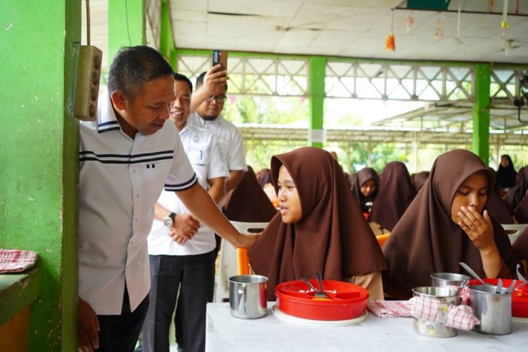 Antisipasi Kasus Keracunan MBG, Gubri Abdul Wahid: Alhamdulillah MBG di Riau Berjalan Baik