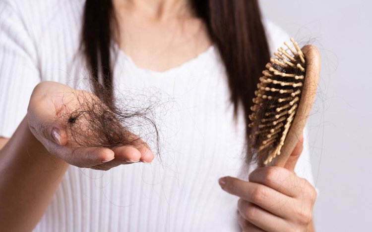 Rambut Rontok Bisa Jadi Tanda Awal Penyakit Ginjal, Begini Cirinya