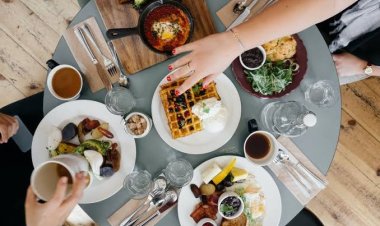 Kebiasaan Makan yang Bisa Picu Sumbatan Usus, Hati-hati yang Doyan All You Can It