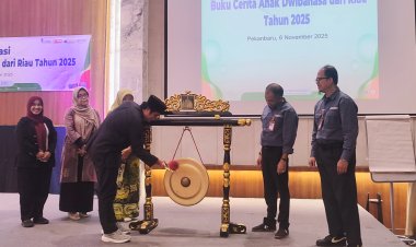 Kepala BBPR Umi Kulsum Luncurkan 48 Buku Cerita Anak Dwibahasa dari Riau