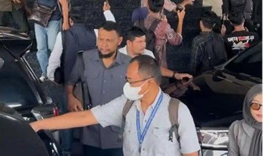 BREAKING NEWS : KPK Angkut Sekdaprov dan Kabag Protokol Pemprov Riau 