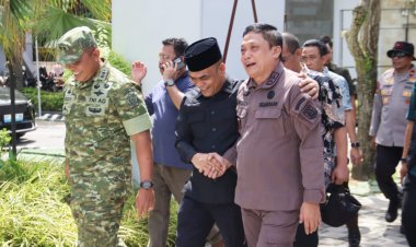 Ketua DPRD Riau Kaderismanto Dampingi Kajati Temui Masa Aksi TNTN