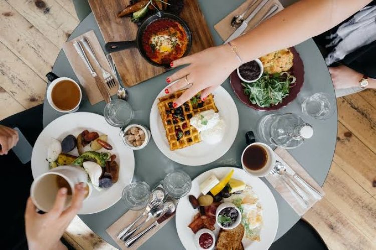 Kebiasaan Makan yang Bisa Picu Sumbatan Usus, Hati-hati yang Doyan All You Can It