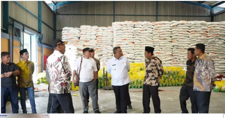 Bupati Rohul Kunjungi Gudang Bulog Pastikan Stok Beras Aman Selama Ramadhan