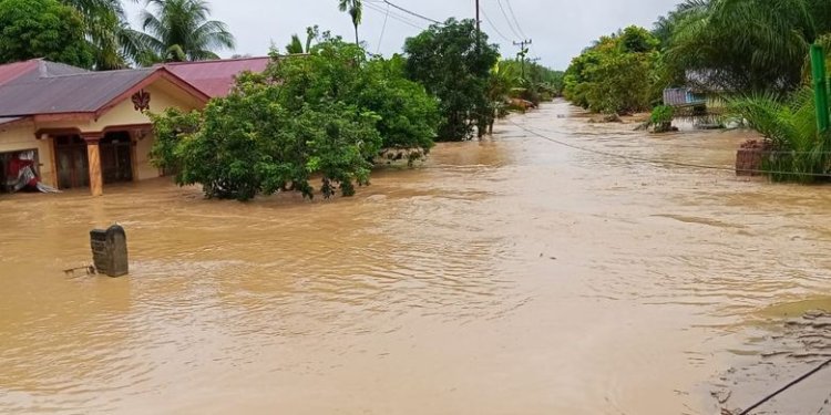 Siklon Picu Hujan Lebat, Riau Diminta Waspada di Wilayah Perbatasan Sumbar-Sumut