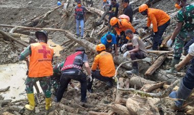 Kabasarnas: Lumpur Kering Persulit Cari Korban Banjir di Sumatera