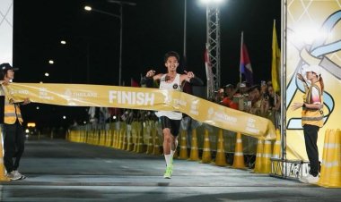 Robi Syianturi Atlet Lari Indonesia Lelang Sepatu Lari Untuk Pembangunan Masjid di Aceh Tamiang, Dibeli Raffi Ahmad Rp150 Juta