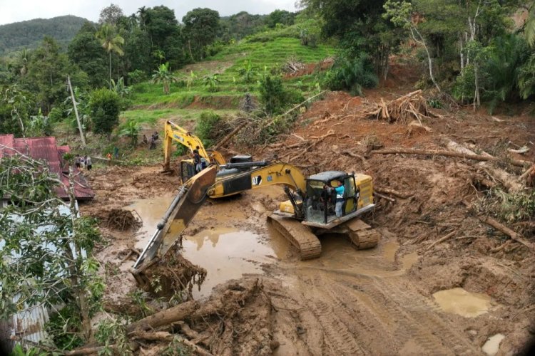 BNPB Fokus Perbaiki Jalan Nasional di Solok, Agam, dan Tanah Datar, Kerahkan 25 Unit Alat Berat