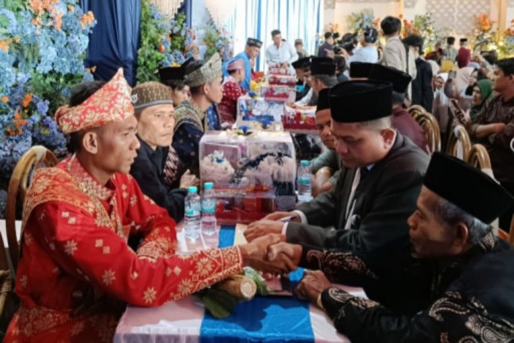 71 Pasangan Pengantin Ikuti Nikah Massal Gratis Pemko Pekanbaru di Halaman MPP, Pecahkan Rekor MURI