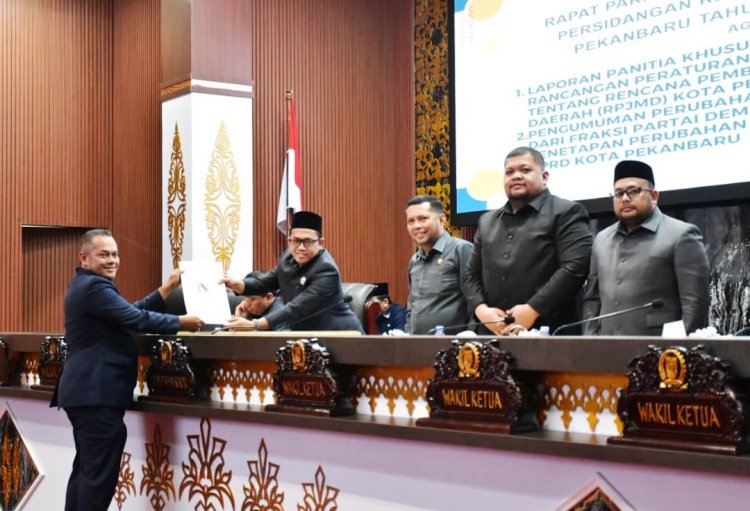 DPRD Kota Pekanbaru Gelar Rapat Paripurna Ke-13 Masa Persidangan III 20024/2025, Bahas Tiga Agenda