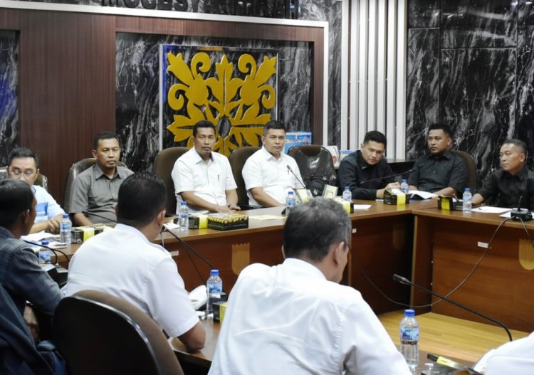 Minta Hentikan Pemasangan Tiang Kabel Internet, Komisi IV DPRD Kota Pekanbaru Gelar Rapat Kerja