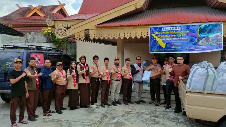 Satgas Pramuka Peduli Pekanbaru Serahkan Donasi Kemanusiaan untuk Korban Bencana Sumatera ke Kwarda Riau