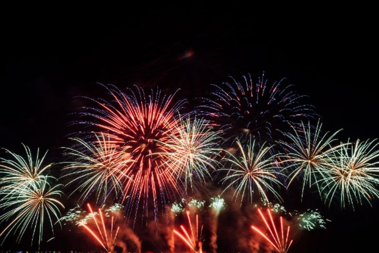 10 Ritual Unik Tahun Baru yang Dipercaya Bawa Keberuntungan