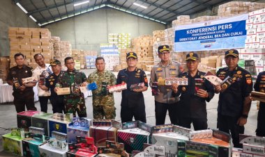 Bea Cukai Bongkar Penimbunan Rokok Ilegal Senilai Rp300 Miliar di Pergudangan Avian Pekanbaru