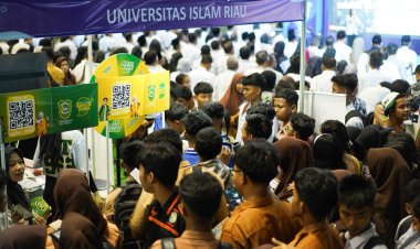 Ratusan Siswa Kunjungi Both UIR di Riau Edutech Campus Summit Expo 2026